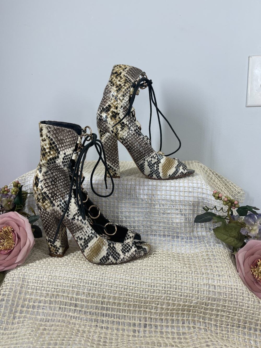 Liliana Chunky Heels Women's Beige Black Snakeskin Mob Wife Ghetto Chic Baddie